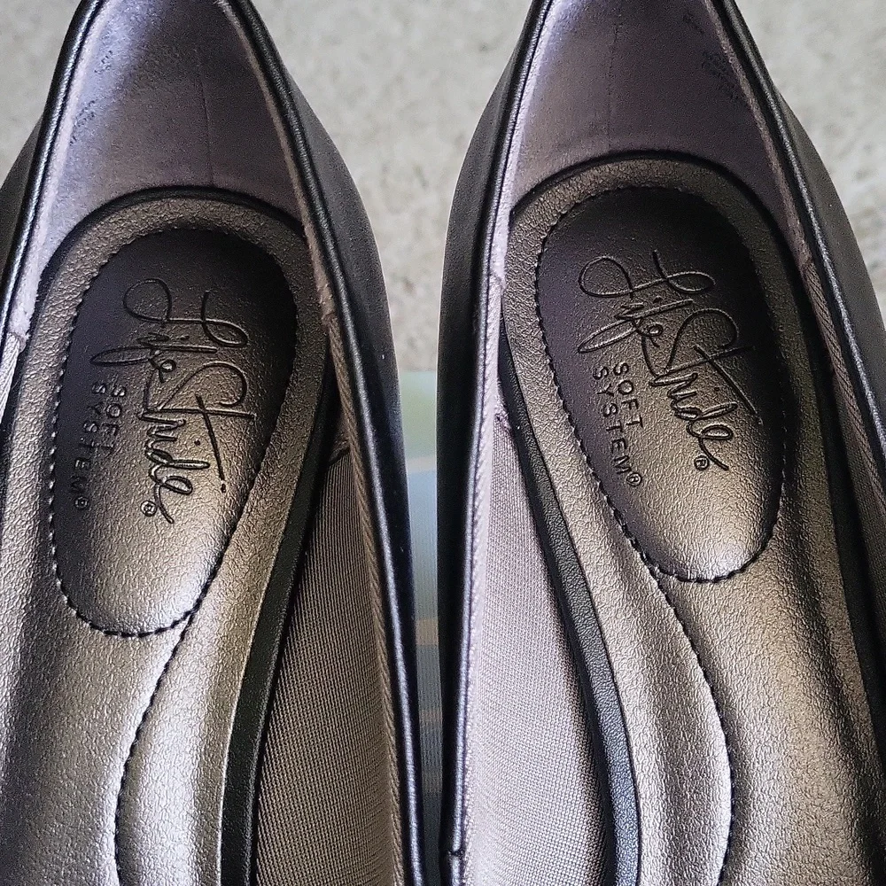 Shoes - Picture 3 of 6
